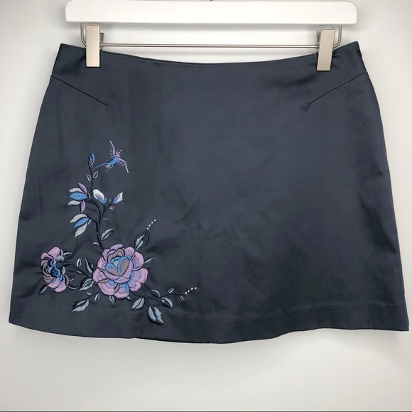 SOLD Express Vintage 90s Rose Embroidered Mini Skirt - Picture 2 of 7